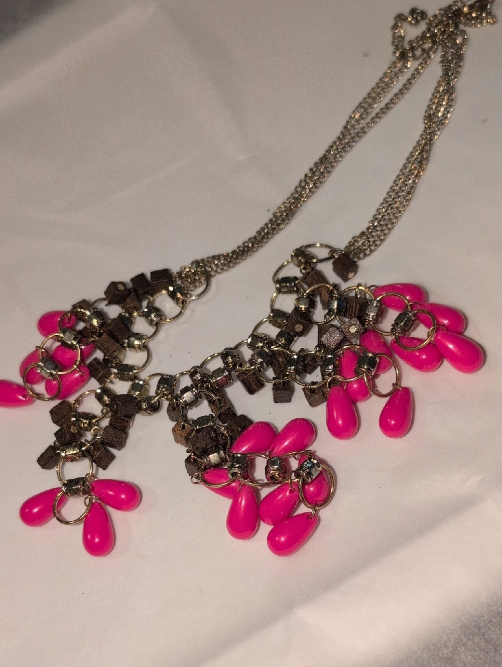 ❤️‍🔥10/$10❤️‍🔥 Statement Pink Teardrop & Wood Dangly Chain Necklace